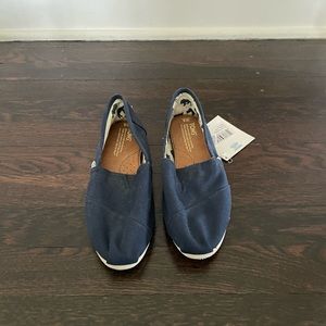 Toms Classic Navy Blue Canvas Slip on Size 8